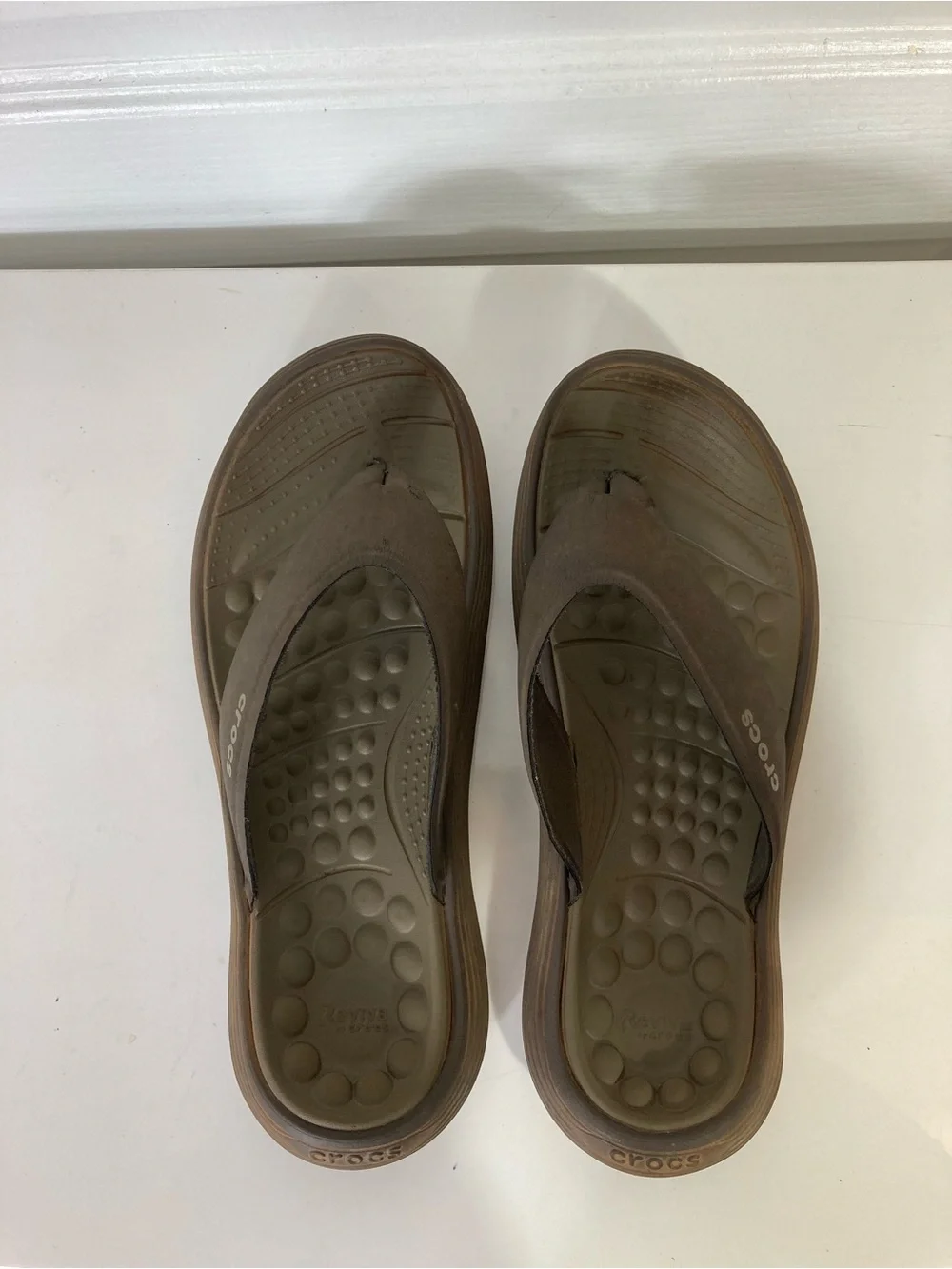 CROCS Sandals Men 11 Brown Flip-Flops Reviva Thong Song